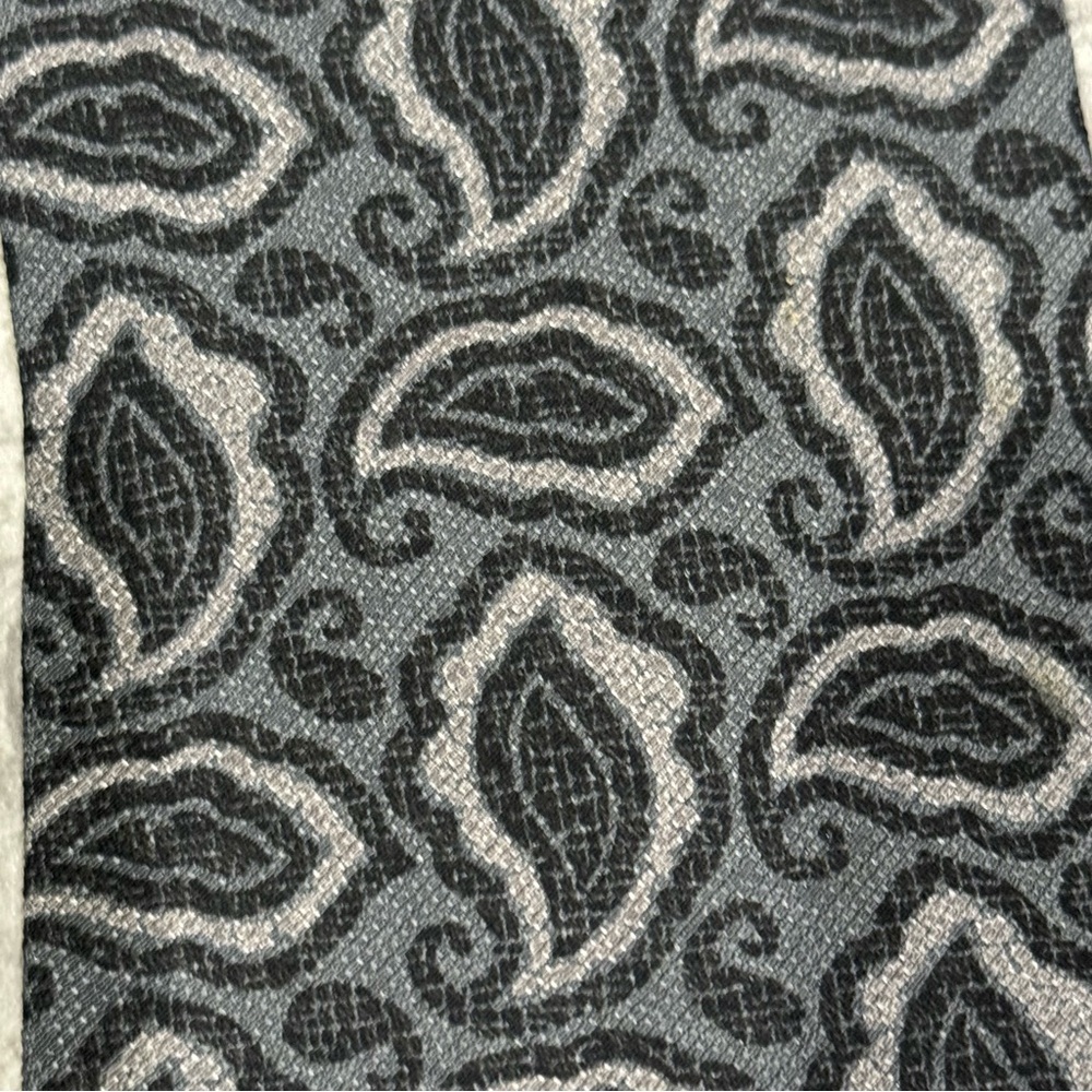 Giorgio Armani Silk Tie Paisley Print - Picture 2 of 10